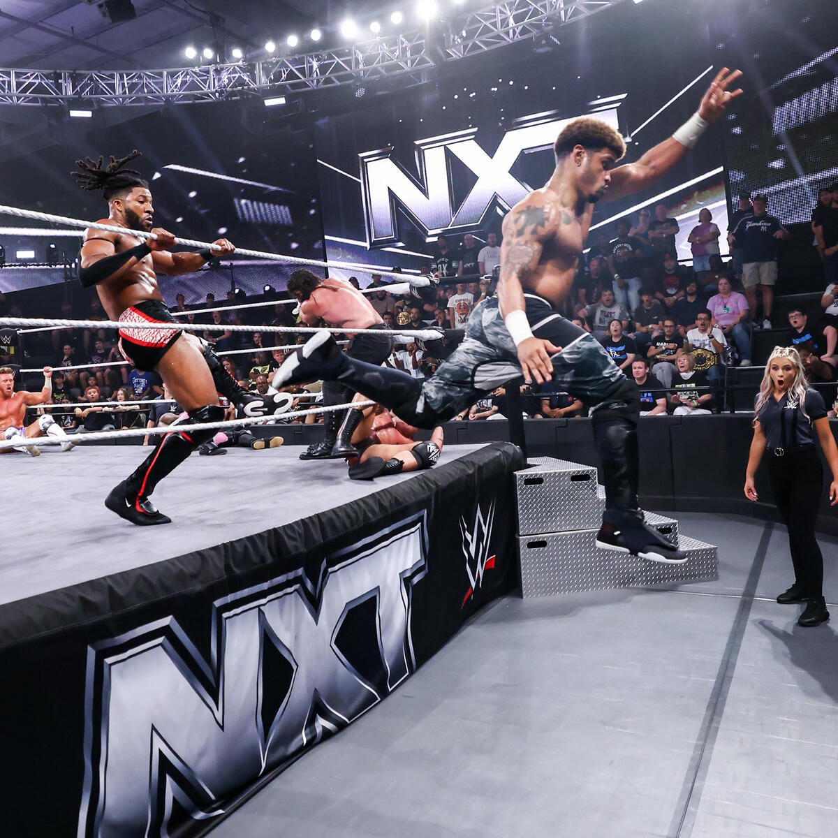 WhoopThemTrick's tweet image. This battle royal would’ve been easy work. However, say his bitchass name and he appeared. You should’ve stayed out of my business for good, @TuneToBelieve/@ApplaudMyEncore.
Now look at what you did.
That title you got there. You can best believe it’s mine.