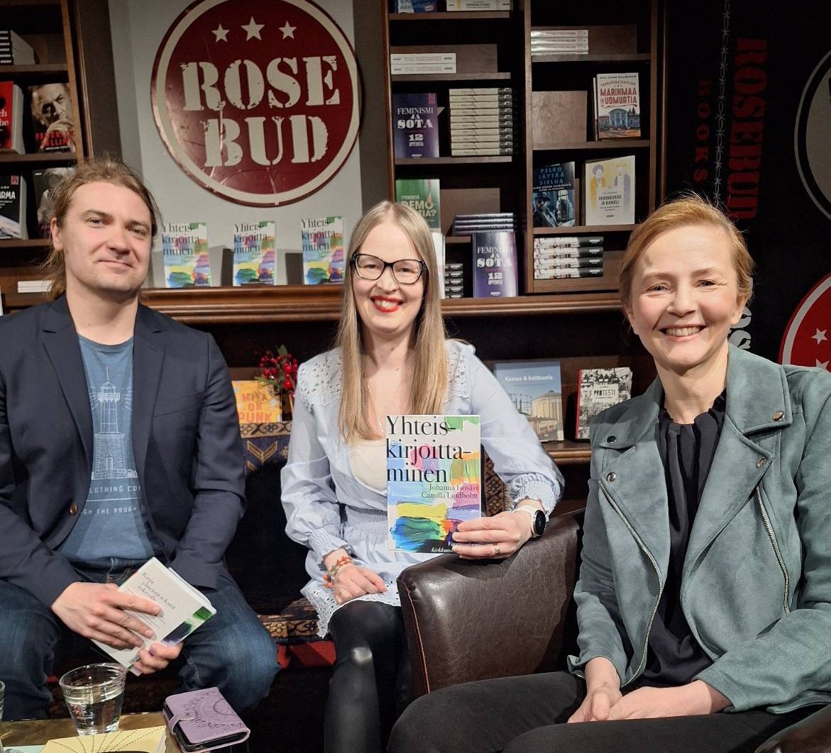 Johanna Isosävi (@johannaisosavi) on Twitter photo #Yhteiskirjoittaminen kirjan julkkarit eilen! <a href="/HenriSatokangas/">Henri Satokangas</a> haastatteli! Striimi katsottavissa <a href="/RosebudBooks/">Rosebud Books</a> Sivullinen Youtube-kanavalla! #Yhteiskirjoittaminen kirjan julkkarit eilen! <a href="/HenriSatokangas/">Henri Satokangas</a> haastatteli! Striimi katsottavissa <a href="/RosebudBooks/">Rosebud Books</a> Sivullinen Youtube-kanavalla!