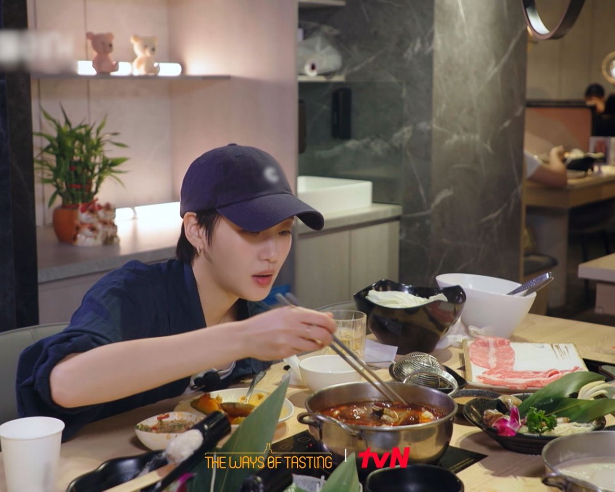 tvN_Asia's tweet photo. From smooth whiskey pairings to mouthwatering local gourmet, it’s a journey of elegance, discovery, and delicious surprises. 🍜✨
#TheWaysOfTasting
Every Thu 22:30 (GMT+8)
#tvNAsia #BestKoreanEntertainment #LeeJiAh #KimGoEun #주로둘이서 #이지아 #김고은 https://t.co/FrfKYppKuO