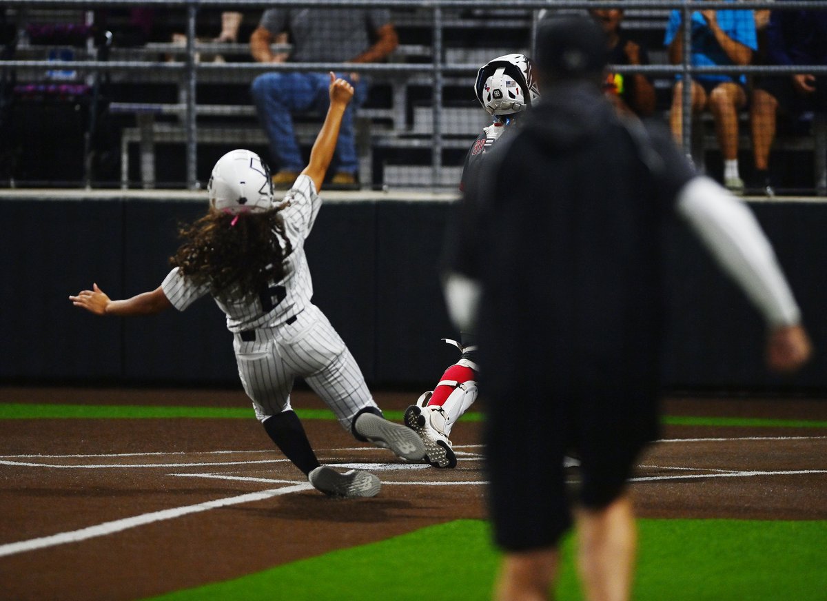 sports_drc's tweet image. Finley Montgomery got the better of Natalie Moreaux in a classic pitcher’s duel Wednesday that Guyer took 1-0 over Mansfield Legacy in walk-off fashion.

New Mexico signee Briana Williams had three of Guyer's four hits and drove in the winning run.

Story: dentonrc.com/sports/high_sc…