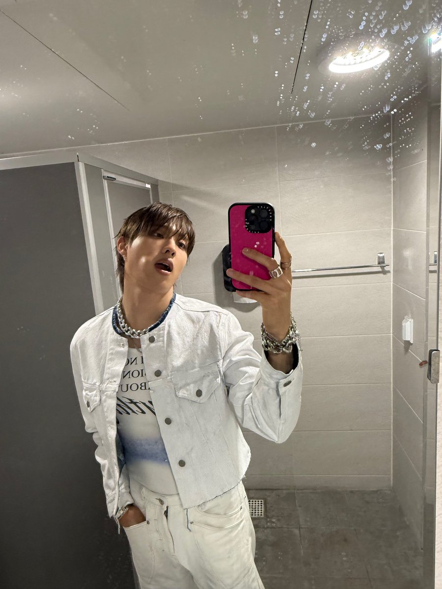 p1hits's tweet photo. keeho’s so fine 🫠 

#P1Harmony #피원하모니 #기호 https://t.co/JyyN04Y6ql