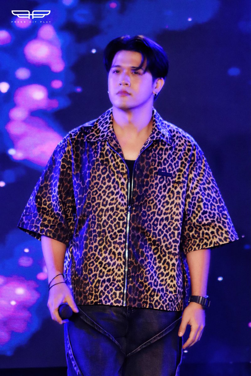 PressHitPlay's tweet image. &apos;𝗔 𝗦𝘂𝗺𝗺𝗲𝗿 𝗦𝗲𝗿𝗲𝗻𝗮𝗱𝗲&apos; 𝗯𝘆 𝗣𝗿𝗲𝘀𝘀 𝗛𝗶𝘁 𝗣𝗹𝗮𝘆

The boys lit up the stage with an electrifying, full-blown boyband serenade set list that had the crowd swooning from the first note!

#Press_Hit_Play #ASummerSerenade