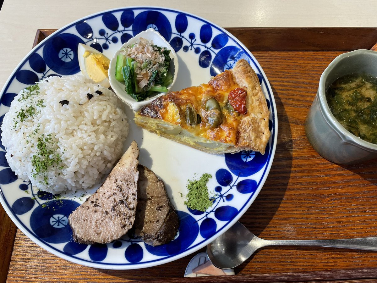 TStudy's tweet image. ikkAさんでそら豆と新じゃがのキッシュ。天気の良い午後は気持ちがよい。