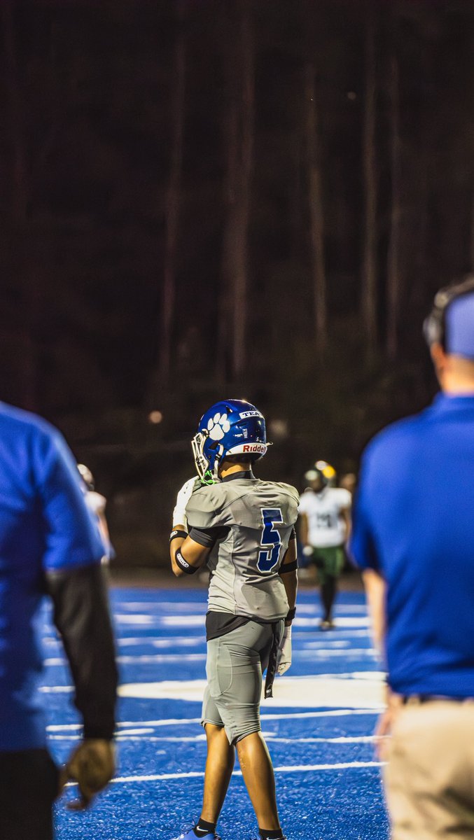 yardsfor12's tweet image. 5’10 
170 💪🏽
2026 🎓
3.4 GPA ✏️
VERSITILE CB/SAF 🔄
BIG SEASON COMING SOON COACHES!!!
Last Season Highlights ⬇️⬇️⬇️
hudl.com/profile/188590…
@VaJagsPrez @RawMeat_FB @WillVapreps @Spotlight39_Pod @PrepRedzoneVA