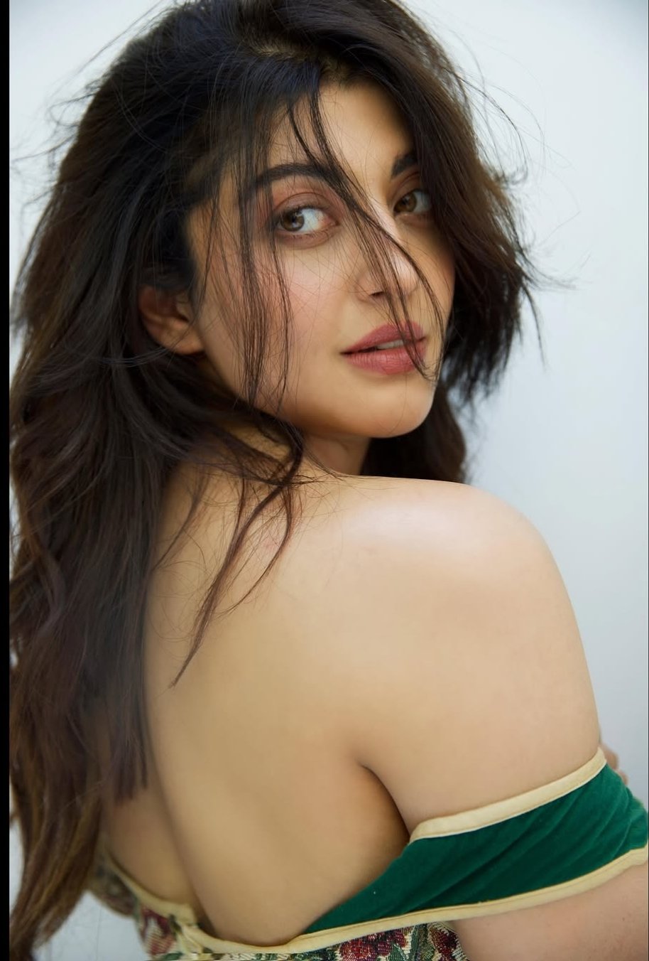 GqZti5dWIAAIhQD?format=jpg&name=large