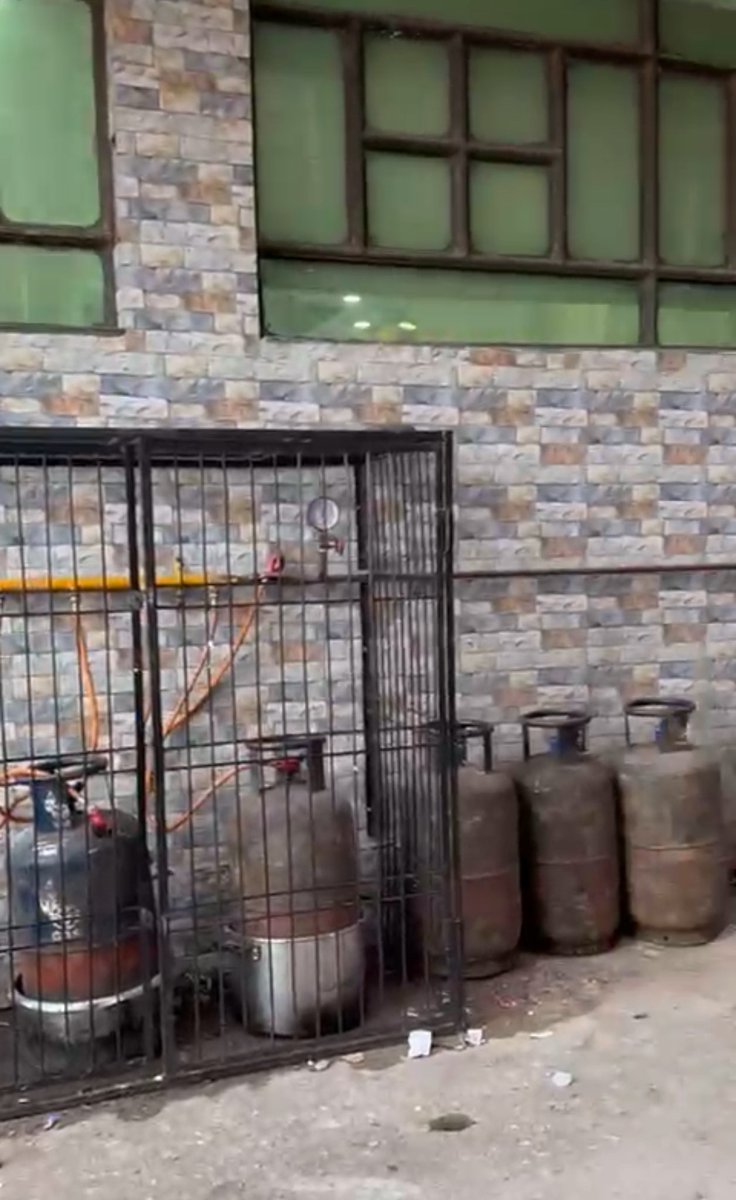 wickedzia's tweet photo. DANGER ZONE outside Labbaik Hotel, Yakutpura! @GHMCOnline, residents face:
1️⃣ Illegal LPG cylinders risking lives!
2️⃣ Unauthorized kitchen construction.
3️⃣ Debris &amp; encroachment!
Action awaited on complaints 705255251756, 705255251763 &amp; letter (07-May-25) for @CommissionrGHMC https://t.co/DBZ9WNtFWy