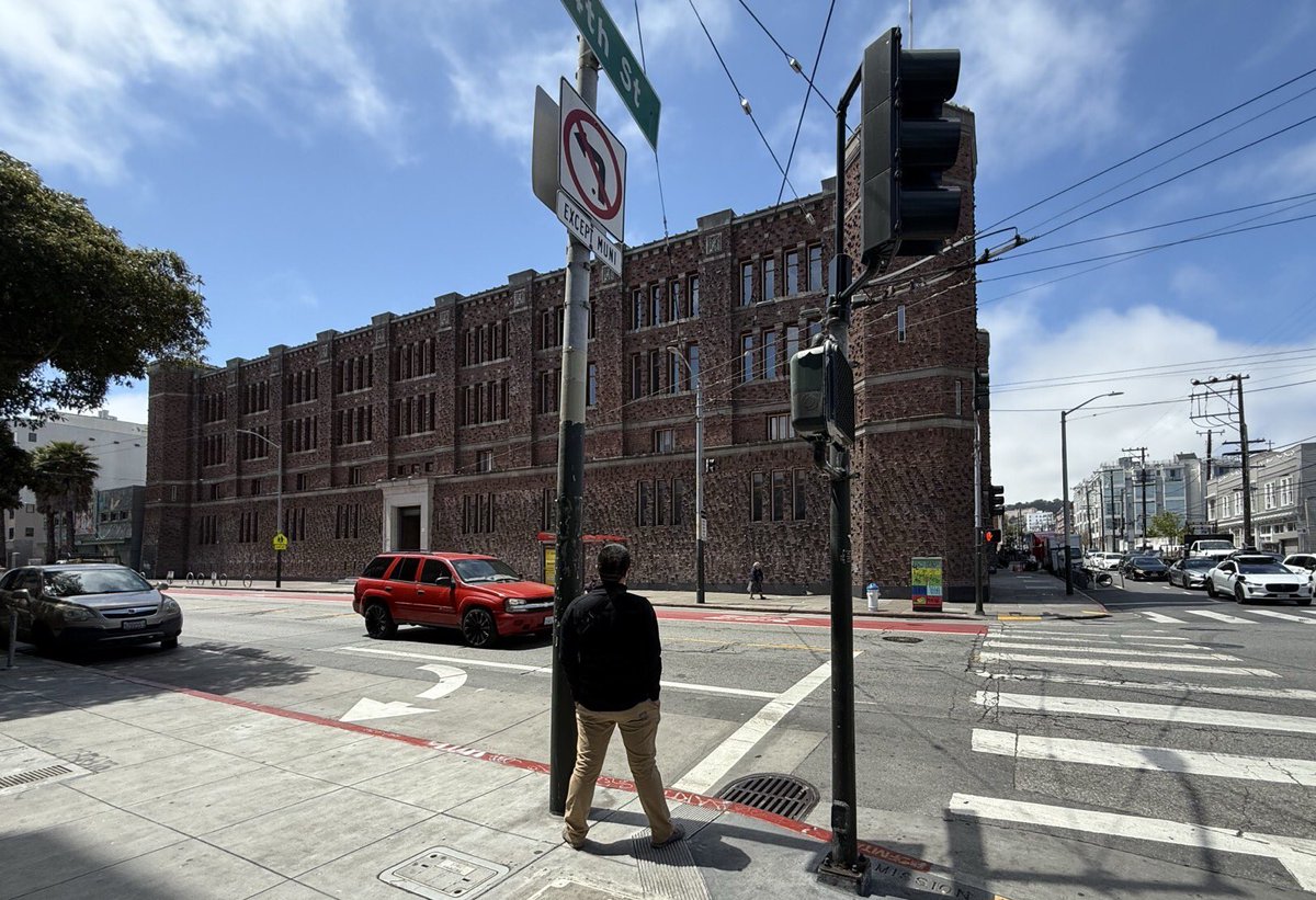 嘿，如果你也认识这个地方。 我们应该要交个朋友啊。 
If you know this place, we should be friends.
#洛杉矶外围