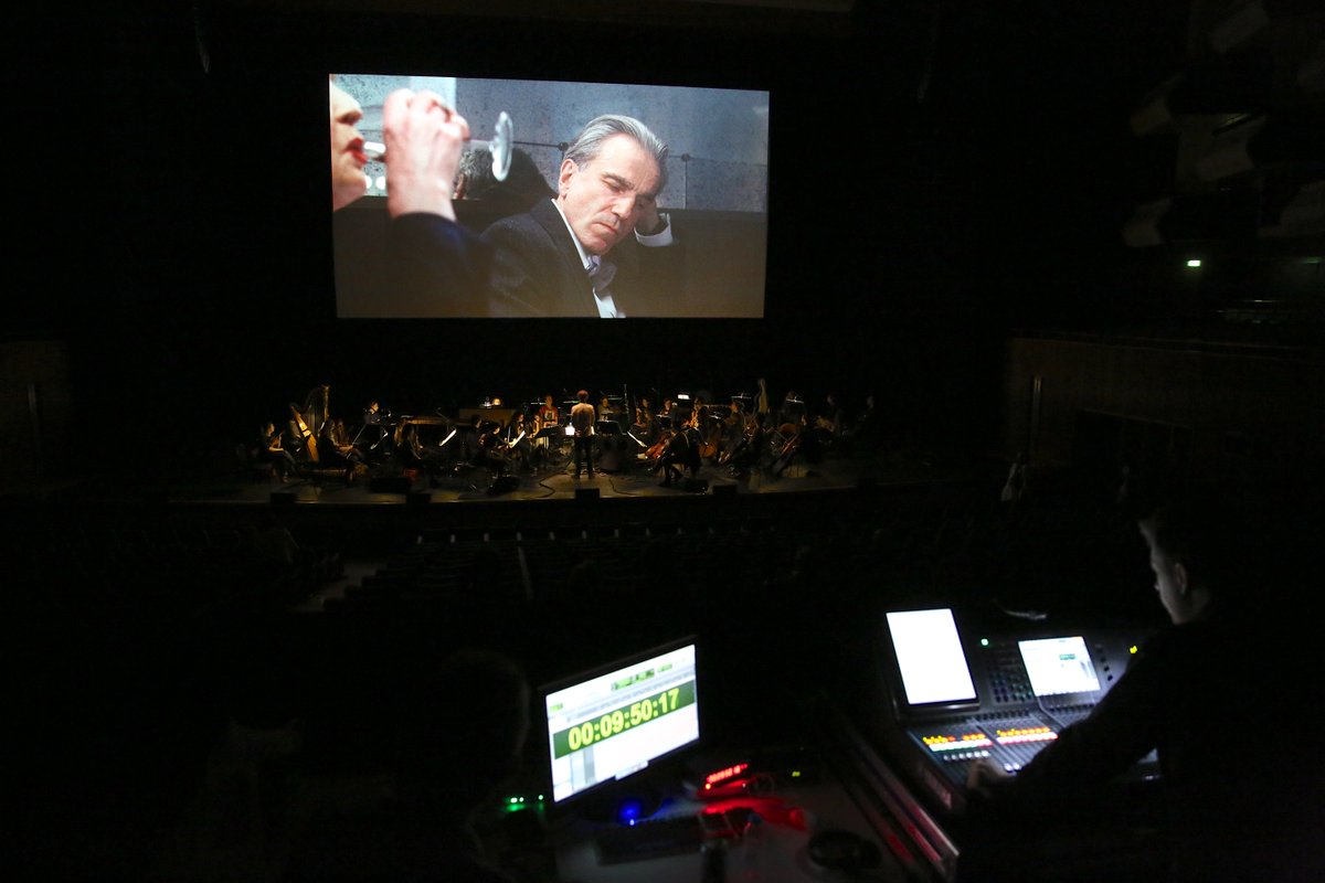 Daniel Day-Lewis looms large at a 2018 <a href="/southbankcentre/">Southbank Centre</a> screening of Paul Thomas Anderson’s Phantom Thread - with a live score by <a href="/JonnyG/">JonnyG</a> 🍄