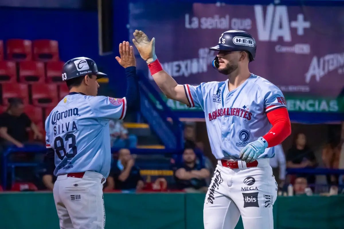 Beisbolpuro (@beisbolpuro) on Twitter photo DURANGO SUMA 7 DERROTAS AL HILO
Orlando Martínez y Andretty Cordero conectaron cuadrangulares dentro una feroz ofensiva de 23 hits de los <a href="/RielerosDeAgs/">RielerosDeAgs</a>, y <a href="/calienteddgo/">Caliente de Durango</a> sumó su séptimo descalabro en fila al caer 7-20.
#LaCasaDelRey DURANGO SUMA 7 DERROTAS AL HILO
Orlando Martínez y Andretty Cordero conectaron cuadrangulares dentro una feroz ofensiva de 23 hits de los <a href="/RielerosDeAgs/">RielerosDeAgs</a>, y <a href="/calienteddgo/">Caliente de Durango</a> sumó su séptimo descalabro en fila al caer 7-20.
#LaCasaDelRey