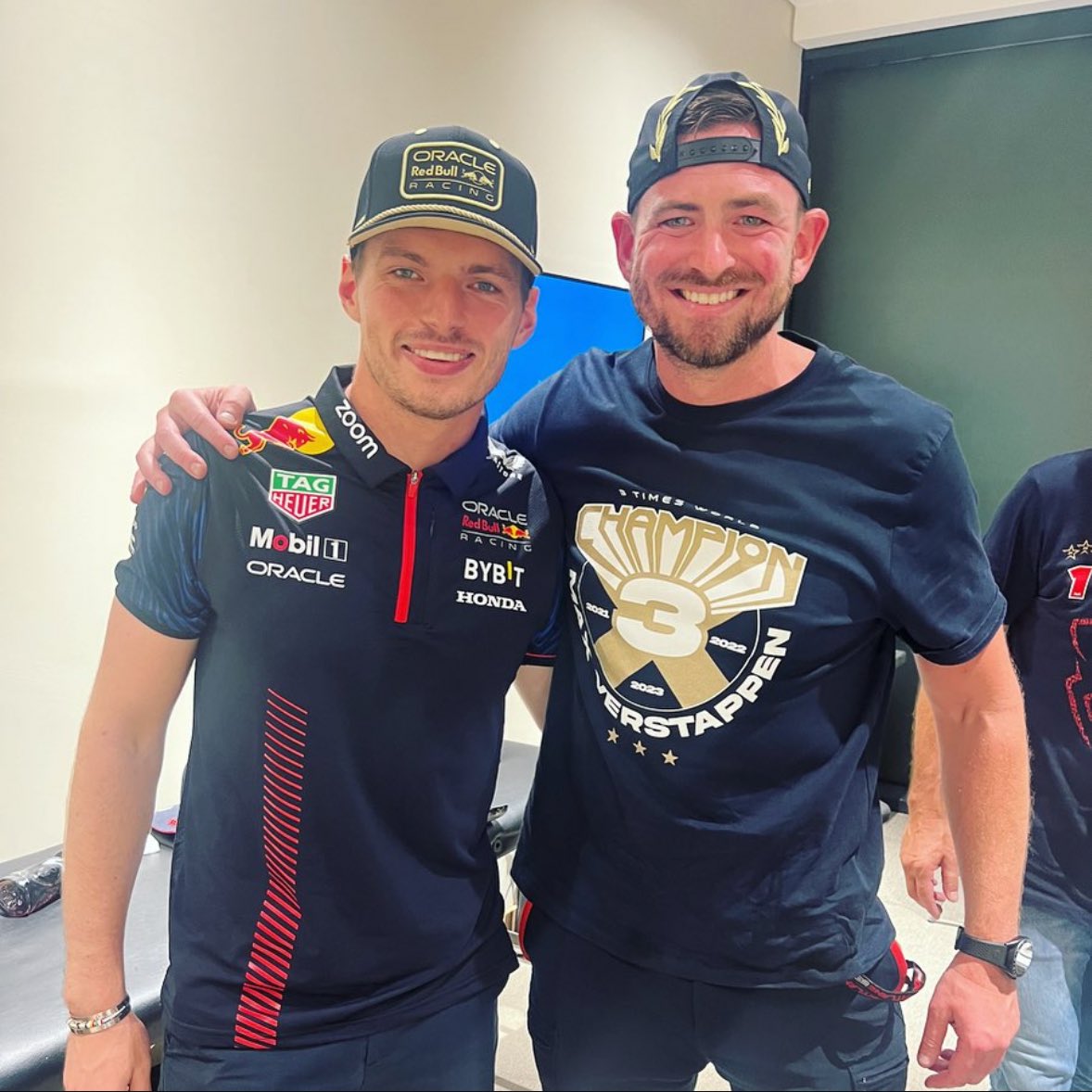 it seems like bradley scanes (max’ former physio) now works with colapinto!! ☺️

[📸 peacelovef1]
