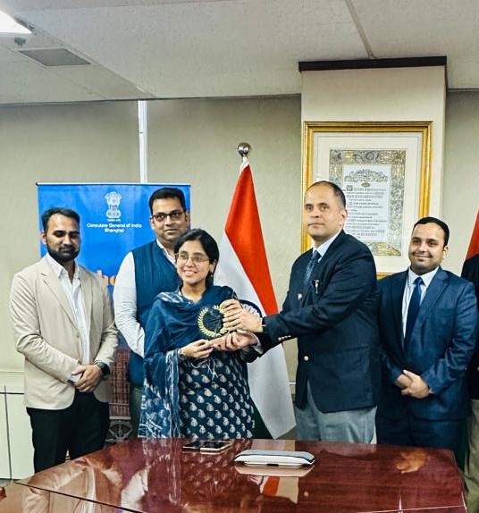 IndiaInShanghai's tweet photo. Serving 🇮🇳 with pride and honour 

Ambassador Shri P.K. Rawat bid farewell to Consul Smt. T.K. Rangashree on behalf of all IFS officers serving in Indian Missions and Posts in China.

On behalf of team CGI Shanghai, Consul General Shri Pratik Mathur presented a small memento to the departing officer, who will be returning back to HQ after a successful stint in Shanghai.

Jai Hind Jai Bharat 🇮🇳

@IndianDiplomacy @indiandiplomats @EOIBeijing @cgiguangzhou @CGIHongKong