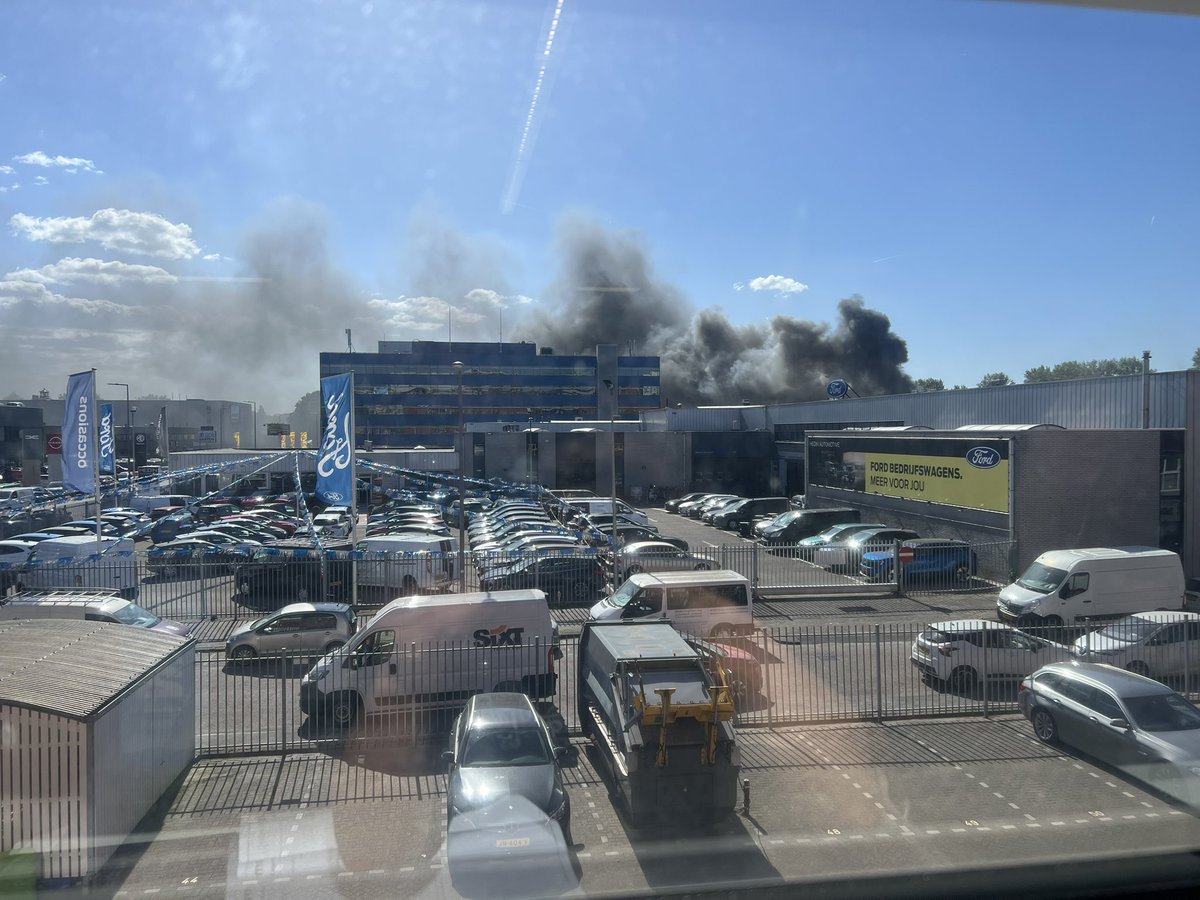 Zeer grote brand op Koperstraat in Rotterdam