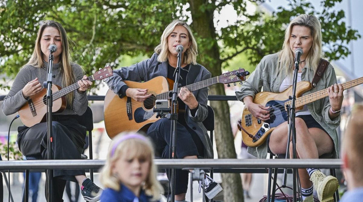 ✨ Perform at Newport’s biggest FREE arts festival!

Big Splash 2025 is seeking community groups and artists of all kinds — from dancers to storytellers — to join us on stage this July! 

📬 Deadline to apply: 1 June 2025 
👉 Apply here: buff.ly/kcthvJQ