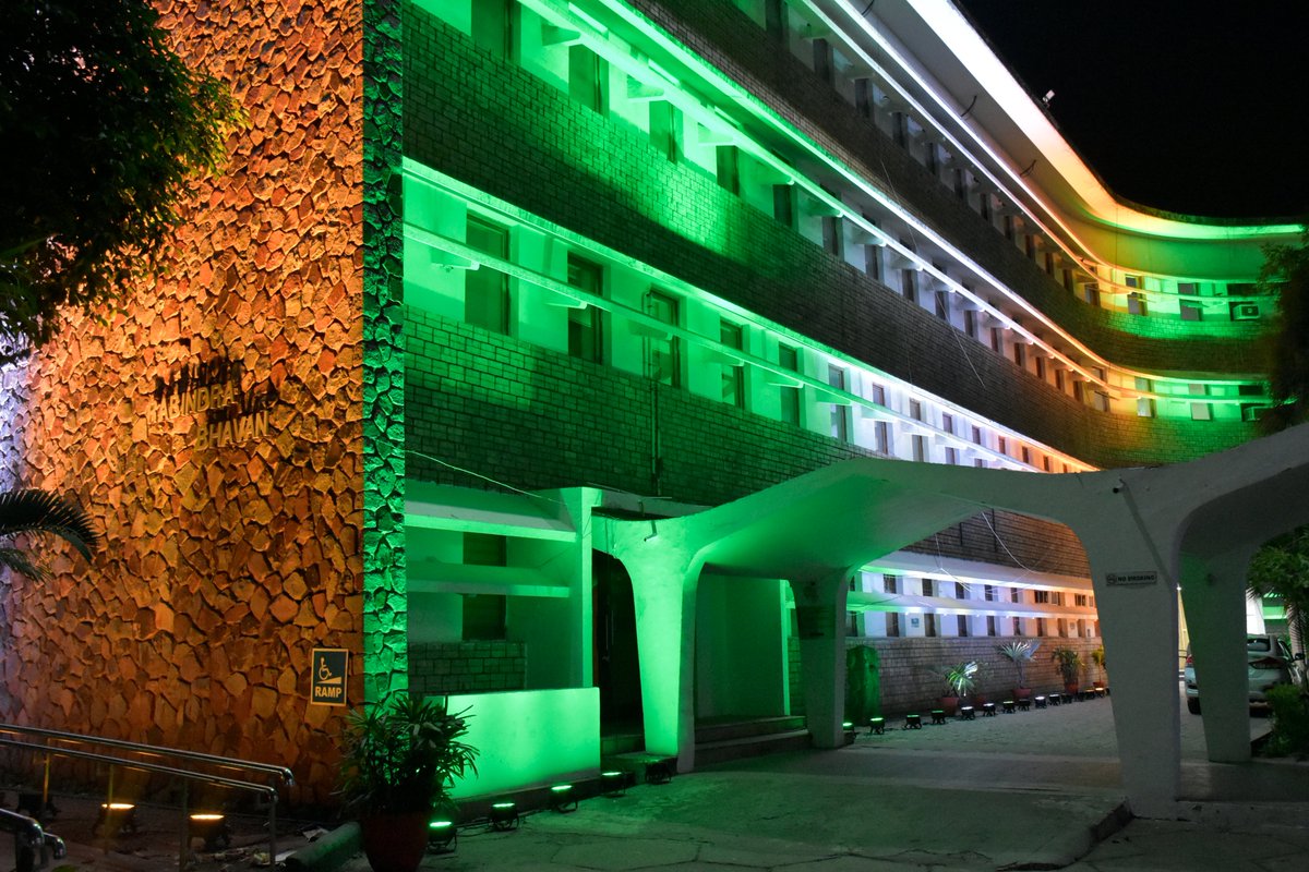 From every mountain &amp; every shore, our love for the nation echoes more! Pay a heartfelt tribute to the bravehearts who laid down their lives at the altar of duty by uploading your selfie with Tiranga &amp; spread the message of #OneNationOneHeartbeat! #EkDeshEkDhadkan