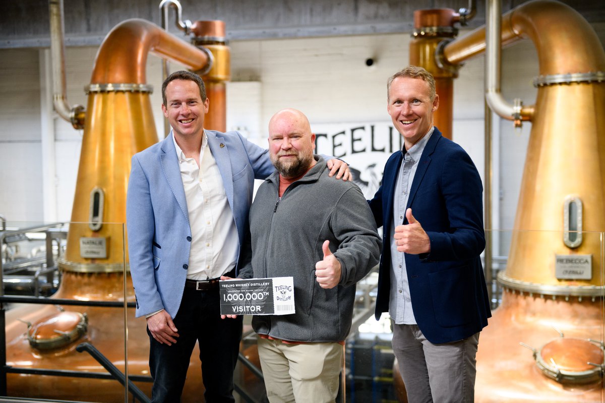 𝗧𝗲𝗲𝗹𝗶𝗻𝗴 𝗪𝗵𝗶𝘀𝗸𝗲𝘆 𝗗𝗶𝘀𝘁𝗶𝗹𝗹𝗲𝗿𝘆 𝘄𝗲𝗹𝗰𝗼𝗺𝗲𝘀 𝟭,𝟬𝟬𝟬,𝟬𝟬𝟬𝘁𝗵 𝘃𝗶𝘀𝗶𝘁𝗼𝗿!

On the morning of Tuesday 12th May, with their visitor counter poised to hit 7 digits, one lucky guest walked through the double doors of the distillery to a special Team