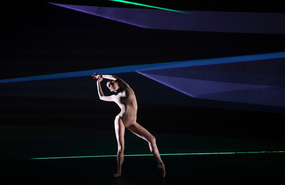 ⭐️ “It is just the kind of metamorphosis that McGregor wants us to believe in—words into dance” - The New Yorker 

Get your tickets today to see Wayne McGregor's WOOLF WORKS from June 17–20.
🎟️ bit.ly/ABTMet25_Woolf…

📷: Chloe Misseldine in WOOLF WORKS. Photo: Marty Sohl.