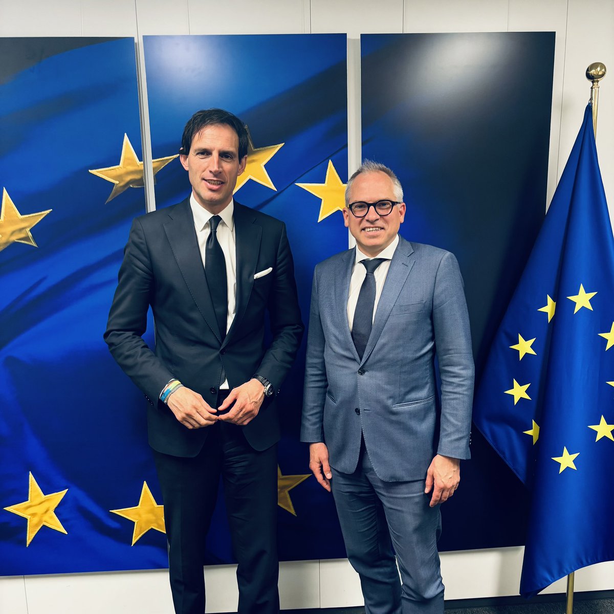 Wopke Hoekstra (@wbhoekstra) on Twitter photo Good to welcome Flanders Minister-President <a href="/MDiependaele/">Matthias Diependaele</a> this afternoon.
We had a constructive discussion on the opportunities for Flanders and its industry. Competitiveness and climate action need to go hand in hand. Good to welcome Flanders Minister-President <a href="/MDiependaele/">Matthias Diependaele</a> this afternoon.
We had a constructive discussion on the opportunities for Flanders and its industry. Competitiveness and climate action need to go hand in hand.