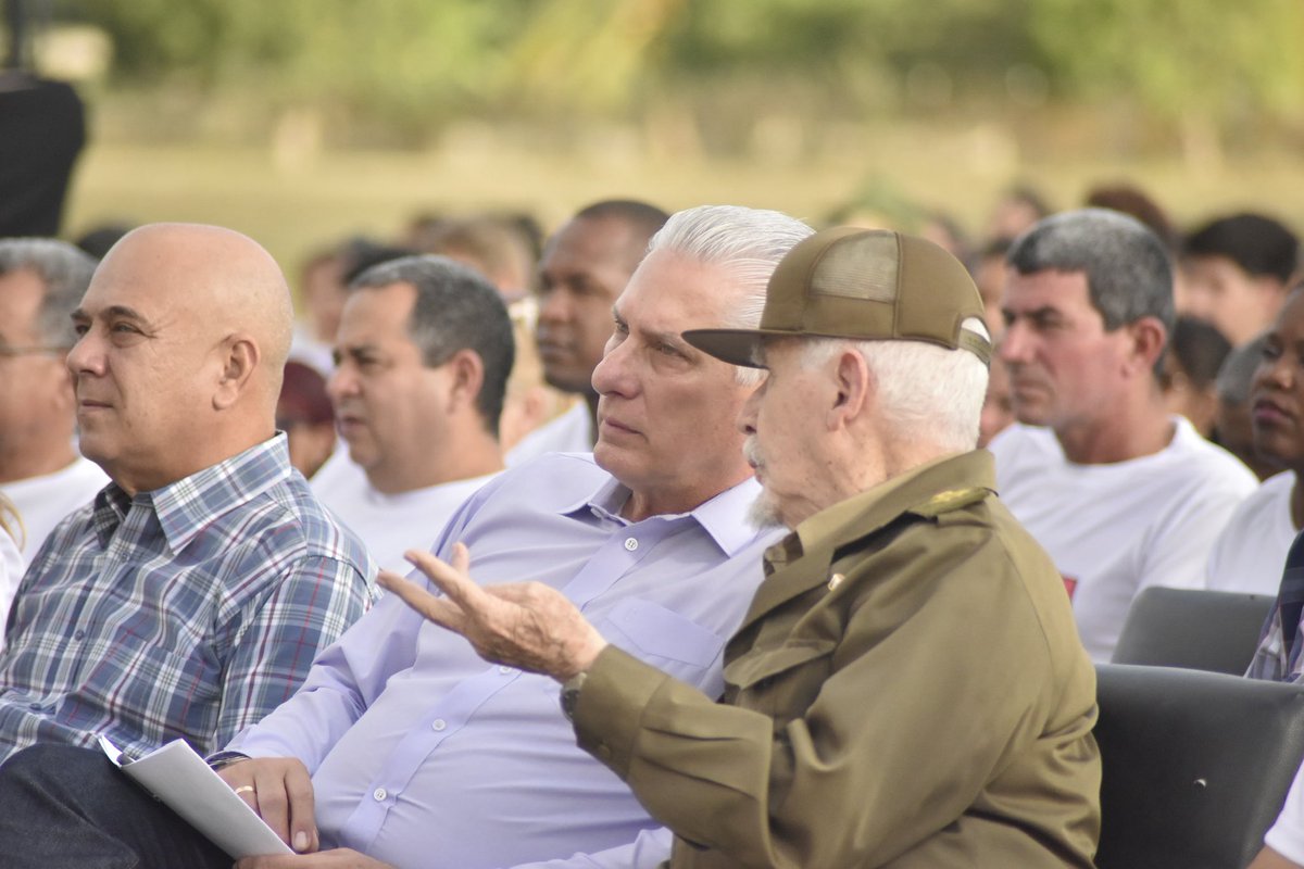 PresidenciaCuba's tweet photo. 🇨🇺| El presidente @DiazCanelB encabezó, en la Isla de la Juventud, el acto por el 70 aniversario de la excarcelación de #Fidel y los Moncadistas.

🧶 https://t.co/pzjB9VJtO2
