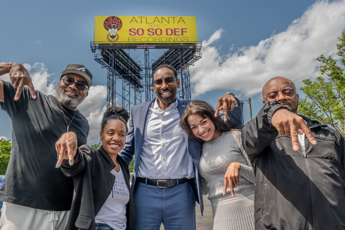 The So So Def billboard is officially back—right where it belongs.
Located off Exit 246, this iconic Atlanta landmark is once again a beacon for the culture and sound that helped shape our city.

Mayor Andre Dickens joined Jermaine Dupri to celebrate its return. Go snap a pic,