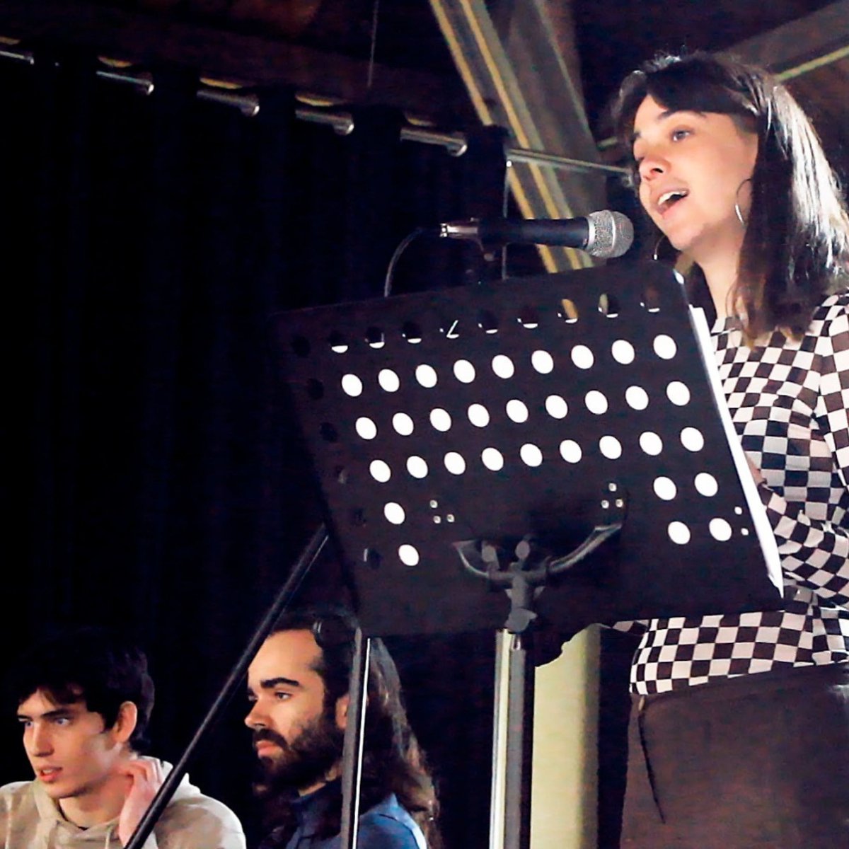 Casino de Vic (@casino_vic) on Twitter photo El pròxim dijous 22 de maig, al Casino de Vic viurem l'espectacle TE(I)X(I)T, un recital de poesia electrònica, que proposa un diàleg entre la tradició i la contemporaneïtat únic i ple de connexions inesperades.
Amb <a href="/meriwave_/">Mariona Fontserè Andrés</a>, Pere Sidera i Asra3. El pròxim dijous 22 de maig, al Casino de Vic viurem l'espectacle TE(I)X(I)T, un recital de poesia electrònica, que proposa un diàleg entre la tradició i la contemporaneïtat únic i ple de connexions inesperades.
Amb <a href="/meriwave_/">Mariona Fontserè Andrés</a>, Pere Sidera i Asra3.