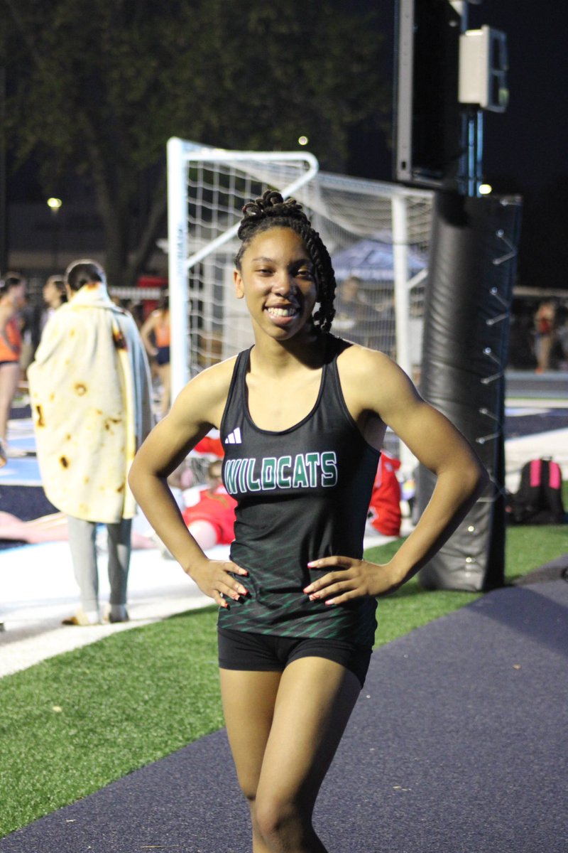 Congratulations to Shania Davison for breaking the school record AND qualifying for the IHSA State Meet in the 300 meter hurdles!! She will compete in two events next weekend along with the 4x100! #Synergy
