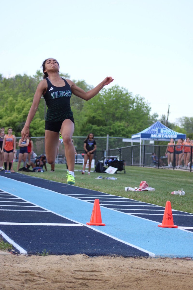 Congratulations to Aaliyah Rodriguez for qualifying for the IHSA State Meet in Long Jump, Triple Jump, and the 4x100. She’s the first to qualify for 3 events since 2013. #Syngery