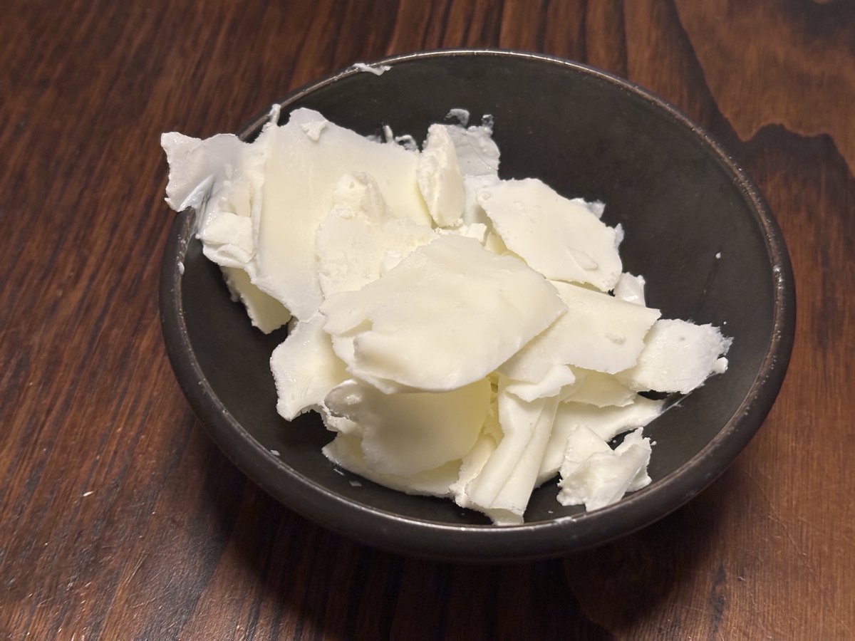 『プレミアム湯田ヨーグルト』
のこり少なくなったら冷凍庫に入れるとシャリトロなヨーグルトアイスになって最後まで綺麗に食べれるのでオススメ🐮

#ヨーグルトの日