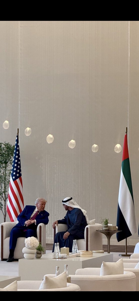 out922's tweet photo. زعيم الشرق الاوسط مع ترامب 🇦🇪 🇺🇸 
 #الامارات_ترحب_بالرييس_الامريكي
#بوخالد #ترامب https://t.co/0chEFFZITx