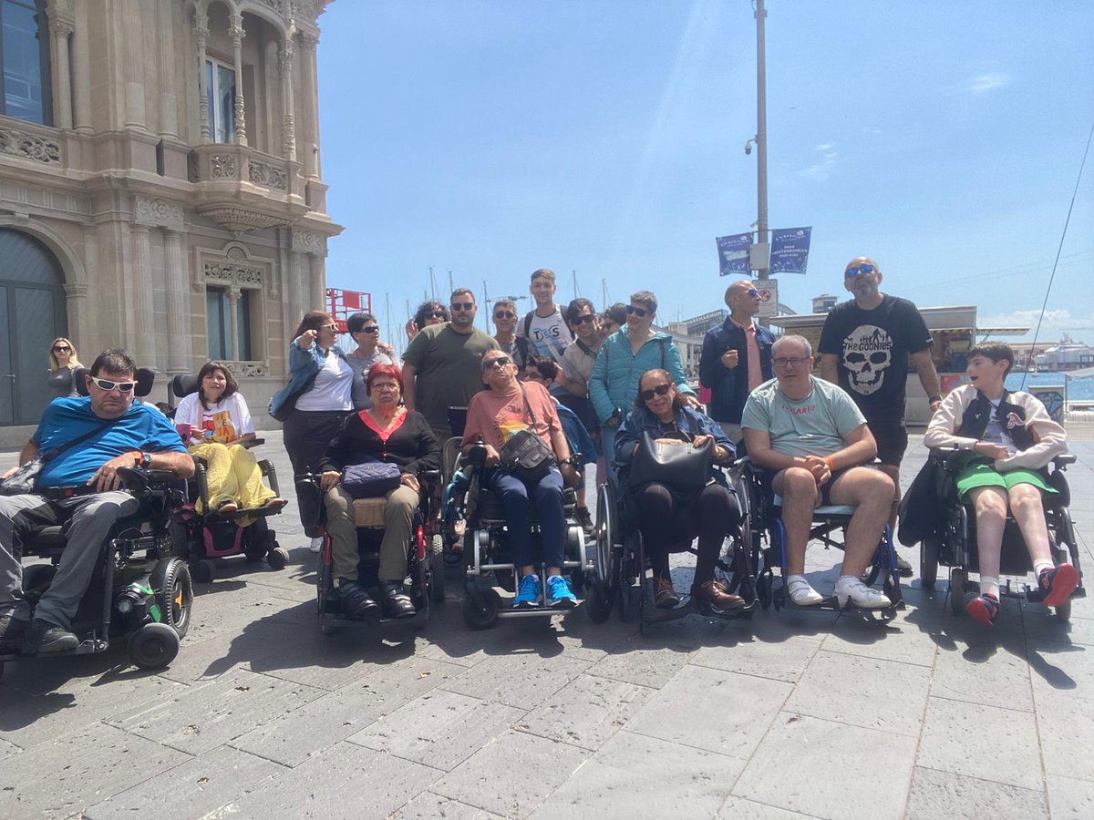 ASPACE_Huesca's tweet photo. Estamos en pleno viaje del primer turno de vacaciones del año con destino en Santa Susana. Han estado en Barcelona (Maremágnum, Plaza de Cataluña, Ramblas y Colón, Montjuic...Se han dado baños en la piscina y la playa, dan paseos por el pueblo. Y les queda Blanes
Un plan de 10!!! https://t.co/uCheEVSXc3