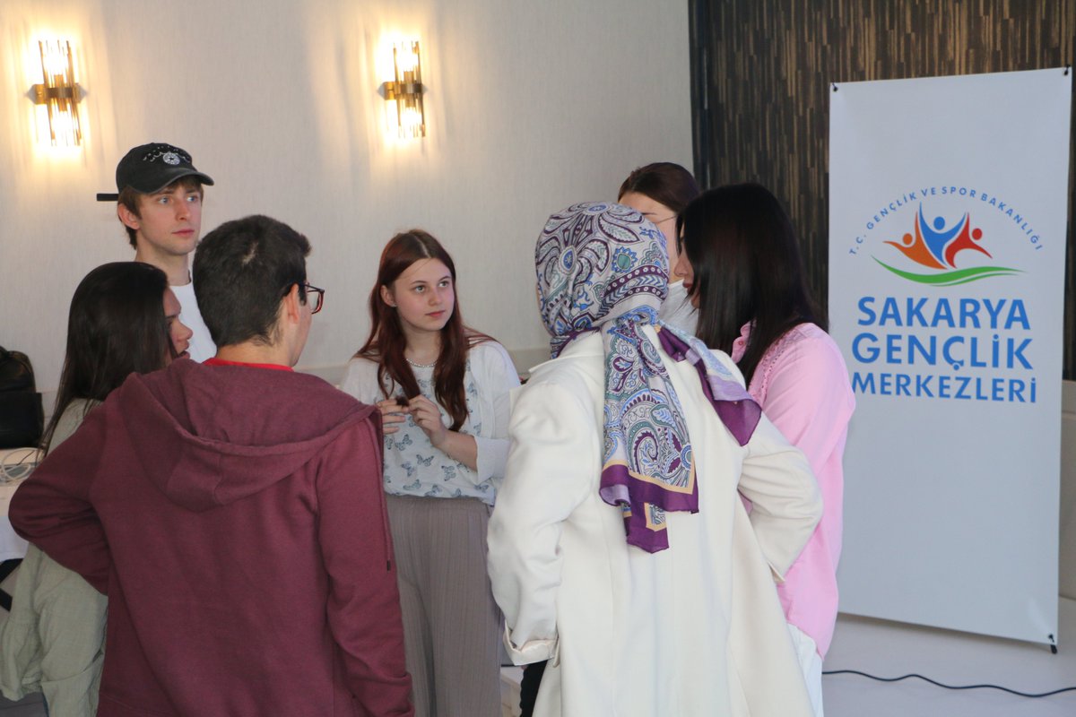 GSB_SakaryaGM's tweet image. 📍Sakarya Gençlik Merkezi
📍Sezginler MTAL Uygulama Oteli

‘Gençlik Çalışanları İçin Uluslararası Çalışma Konusunda Kapasite Geliştirme Eğitimi’nin ilk gününde katılımcılar tanışma oyunları oynayarak ekip üyelerini daha da yakından tanıdılar.

#erasmus
#erasmusplusproject