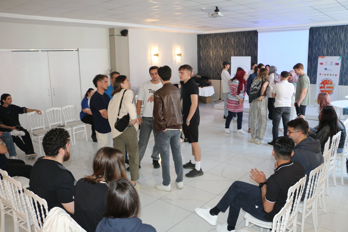 GSB_SakaryaGM's tweet image. 📍Sakarya Gençlik Merkezi
📍Sezginler MTAL Uygulama Oteli

‘Gençlik Çalışanları İçin Uluslararası Çalışma Konusunda Kapasite Geliştirme Eğitimi’nin ilk gününde katılımcılar tanışma oyunları oynayarak ekip üyelerini daha da yakından tanıdılar.

#erasmus
#erasmusplusproject