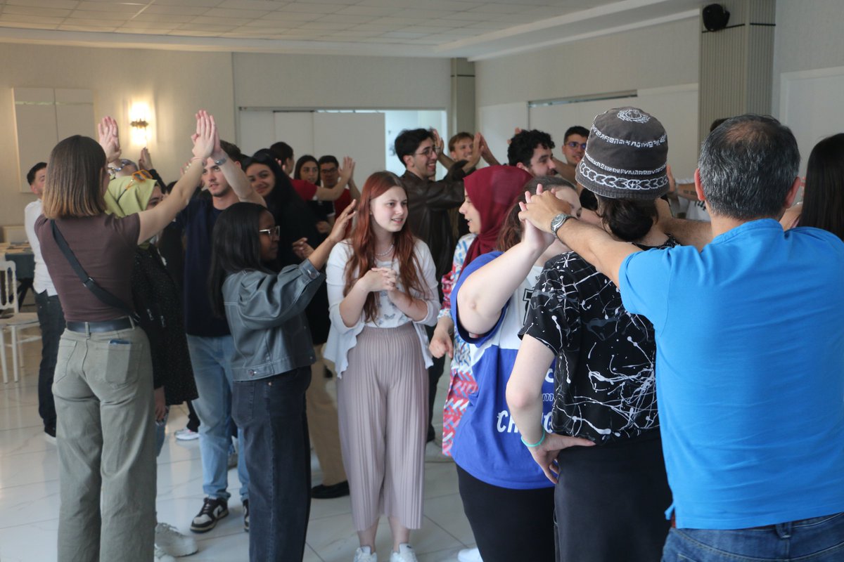 GSB_SakaryaGM's tweet image. 📍Sakarya Gençlik Merkezi
📍Sezginler MTAL Uygulama Oteli

‘Gençlik Çalışanları İçin Uluslararası Çalışma Konusunda Kapasite Geliştirme Eğitimi’nin ilk gününde katılımcılar tanışma oyunları oynayarak ekip üyelerini daha da yakından tanıdılar.

#erasmus
#erasmusplusproject