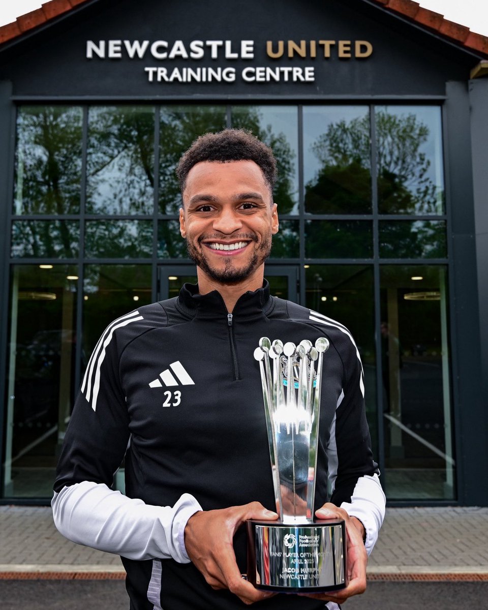 PFA Fans’ Player of the Month delivery for Murphy. 🏆

#NUFC | <a href="/NUFC/">Newcastle United</a>