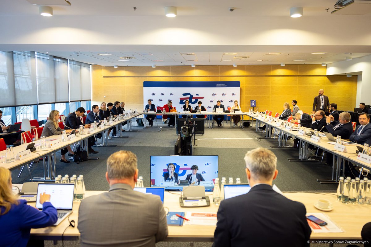 Polish presidency of the Council of the EU (@poland25eu) on Twitter photo Communication Directors from EU met to discuss how to strengthen 🇪🇺 message globally.
Key topics:
🔹 🇪🇺 global image
🔹 Digital diplomacy & AI
🔹 Communicating enlargement
🔹 Diaspora as 🇪🇺 ambassadors abroad
Event co-organized by <a href="/eu_eeas/">European External Action Service - EEAS 🇪🇺</a> and <a href="/PolandMFA/">Ministry of Foreign Affairs 🇵🇱</a> Stratcom
#Poland25eu Communication Directors from EU met to discuss how to strengthen 🇪🇺 message globally.
Key topics:
🔹 🇪🇺 global image
🔹 Digital diplomacy & AI
🔹 Communicating enlargement
🔹 Diaspora as 🇪🇺 ambassadors abroad
Event co-organized by <a href="/eu_eeas/">European External Action Service - EEAS 🇪🇺</a> and <a href="/PolandMFA/">Ministry of Foreign Affairs 🇵🇱</a> Stratcom
#Poland25eu