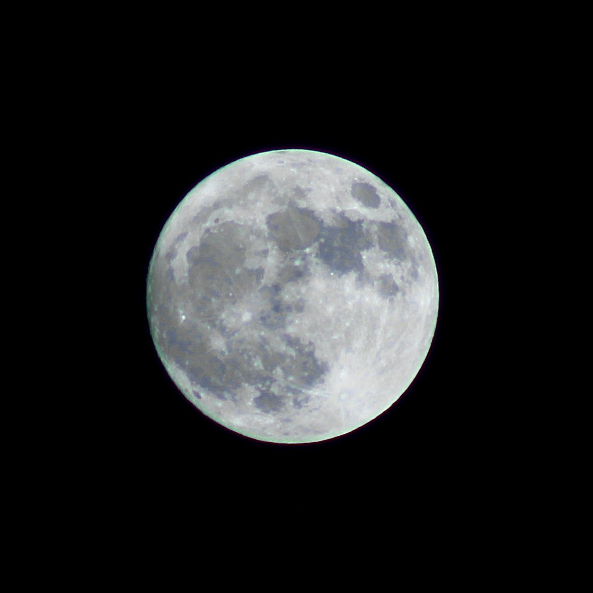 unvrstro's tweet image. i’m 21 now and here’s the moon from my birthday 😁