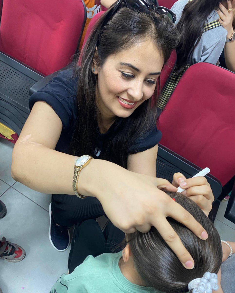 Sağlık Hizmetleri Meslek Yüksekokulu öğrencilerimizden anlamlı ziyaret 

Sağlık Hizmetleri Meslek Yüksekokulu öğrencilerimiz toplumsal sorumluluk projesi kapsamında Şehit Polis Mehmet Çelik İlköğretim Okulunu ziyaret etti. Minik kardeşlerimizle bir araya gelen öğrencilerimizin