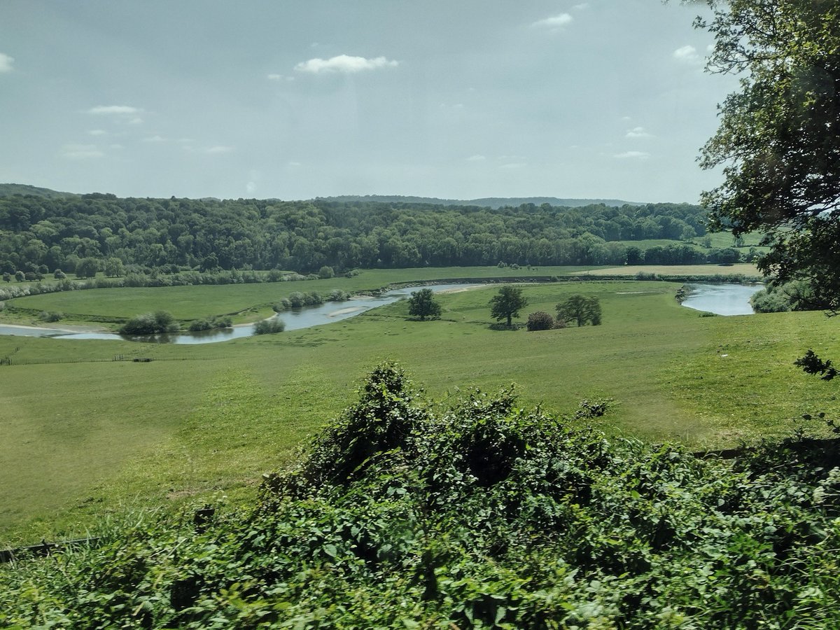 Stunning views of the Severn at Buildwas from the bus window on the 96 Ironbridge to Shrewsbury service this afternoon: 

#Shropshire 🌞🏞️🚌