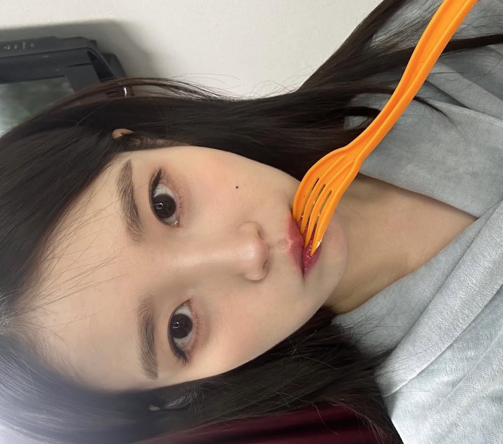 jieunfeeds's tweet photo. bday girl <3 https://t.co/Kjbv9riobC