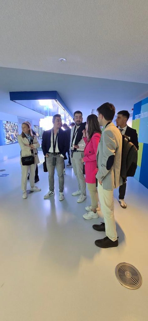 AELeadership (@aeleadership_eu) on Twitter photo Visita al <a href="/Parlamentarium/">Parlamentarium</a> en #Bruselas de los alumnos y las alumnas de #AEL.
Completando los conocimientos y perspectivas de futuro de la #UE en esta visita de la cuarta promoción de @aeleadership a las
instituciones europeas en Bruselas.
<a href="/EU_Commission/">European Commission</a> @europarl_en @nato Visita al <a href="/Parlamentarium/">Parlamentarium</a> en #Bruselas de los alumnos y las alumnas de #AEL.
Completando los conocimientos y perspectivas de futuro de la #UE en esta visita de la cuarta promoción de @aeleadership a las
instituciones europeas en Bruselas.
<a href="/EU_Commission/">European Commission</a> @europarl_en @nato