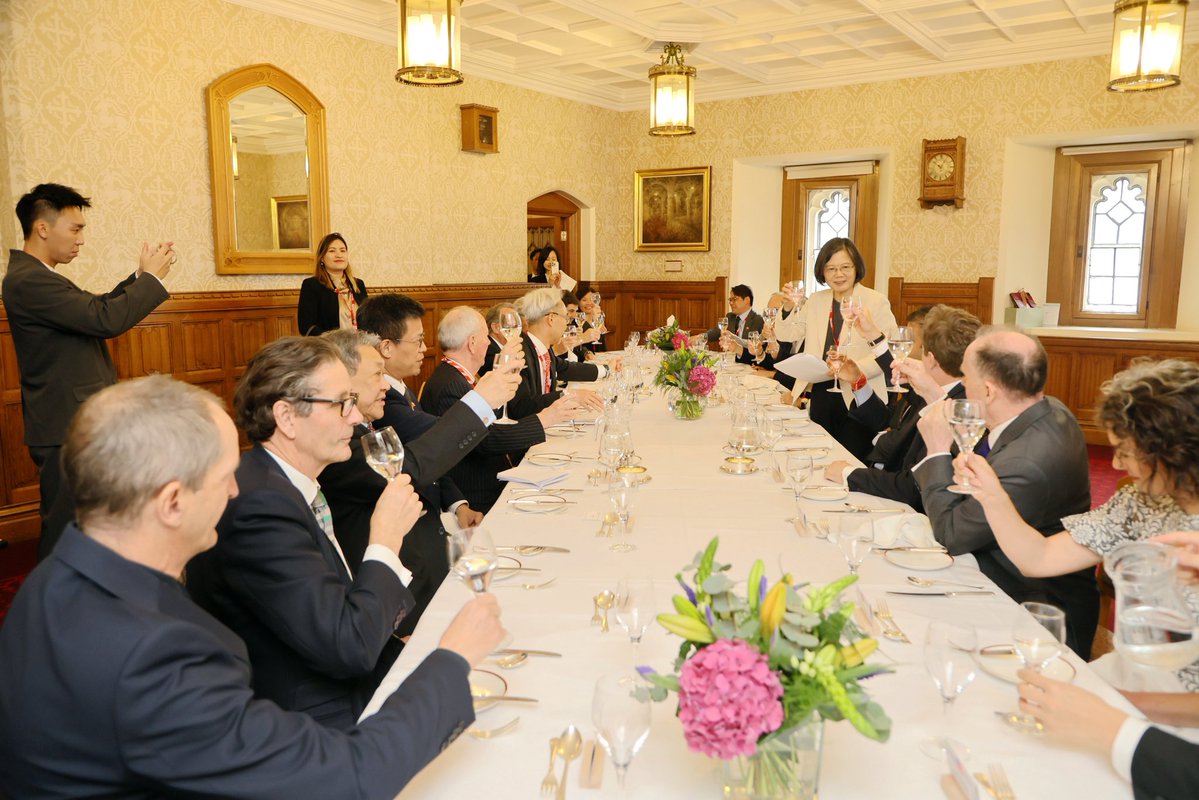 iingwen's tweet image. An honour to visit the House of Lords & meet with steadfast friends of #Taiwan from the British parliament. I'm so pleased to be in the #UK celebrating the partnership between our countries - a genuine expression of our shared democratic values.