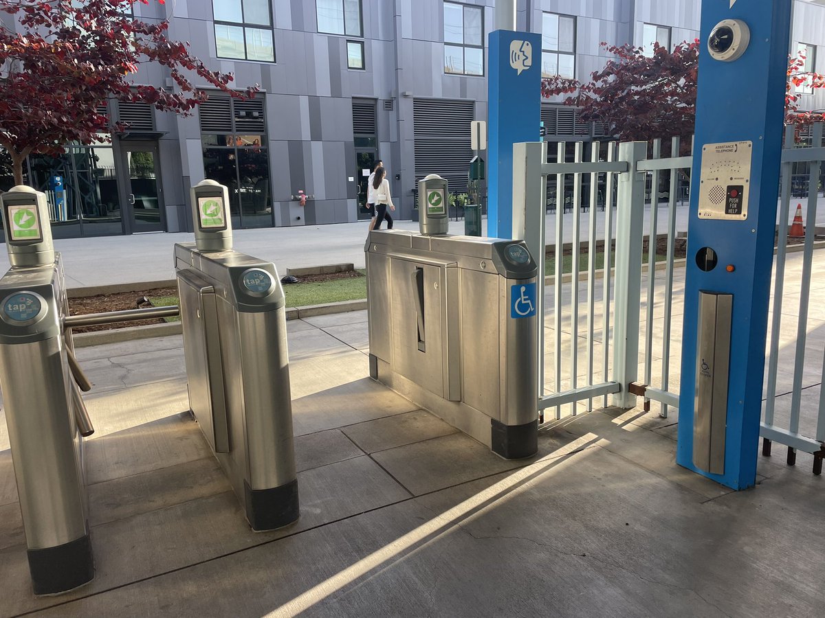 grabbing a FREE donut and coffee at the <a href="/BikeCulverCity/">Bike Culver City</a> #biketoworkday pitstop at the <a href="/metrolosangeles/">Metro Los Angeles</a> #culvercity station! and the fare gates are open, too! #ilovefreebies