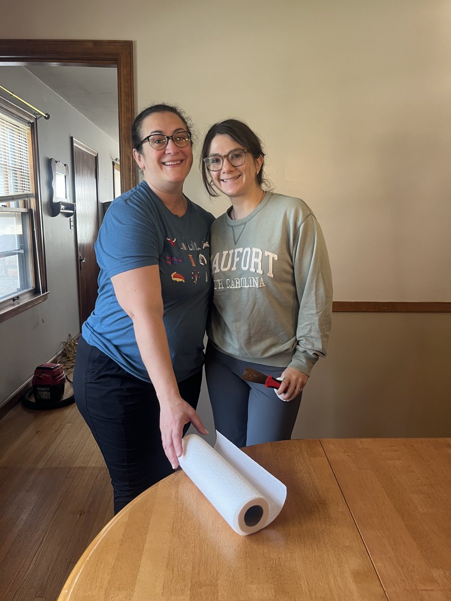 #RochesterLifeMN Dr. Helena Xeros (PGY3) volunteering with a local group to help paint and clean houses which serve as free housing options for Mayo Clinic patients #MayoNeuroResidency