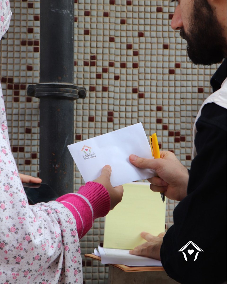 Gönüllülerimizin ve bağışçılarımızın destekleriyle her ay nice haneyi ziyaret ediyoruz.Düzenli yardımlarımız yoksul ailelerin kira, fatura ve sağlık giderlerine destek oluyor.💌
Siz de bize katılın nice çocuğa iyiliğinizi ulaştıralım.