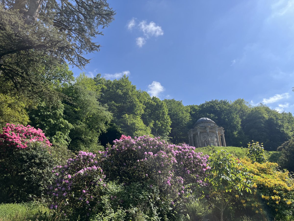 utterly glorious spring colours ⁦<a href="/ntstourhead/">Stourhead</a>⁩ today.