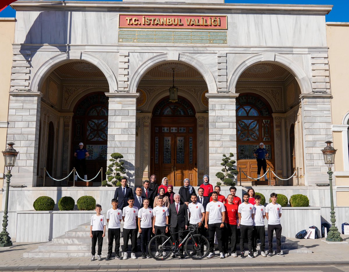 19 Mayıs Atatürk'ü Anma, Gençlik ve Spor Bayramı etkinlikleri kapsamında, #İstanbul Gençlik ve Spor İl Müdürü Muhittin Özbay ve genç sporcularımız, Valimiz Davut Gül’ü ziyaret etti.

<a href="/gul_davut/">Davut GÜL</a>

#İstanbul🇹🇷