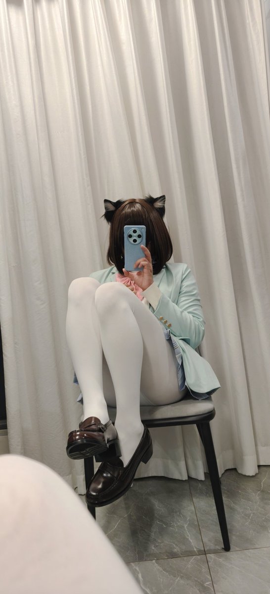 喜欢穿白裤袜调戏同桌的软糖同学😋
#白丝JK #JK制服 #白色裤袜 #白丝