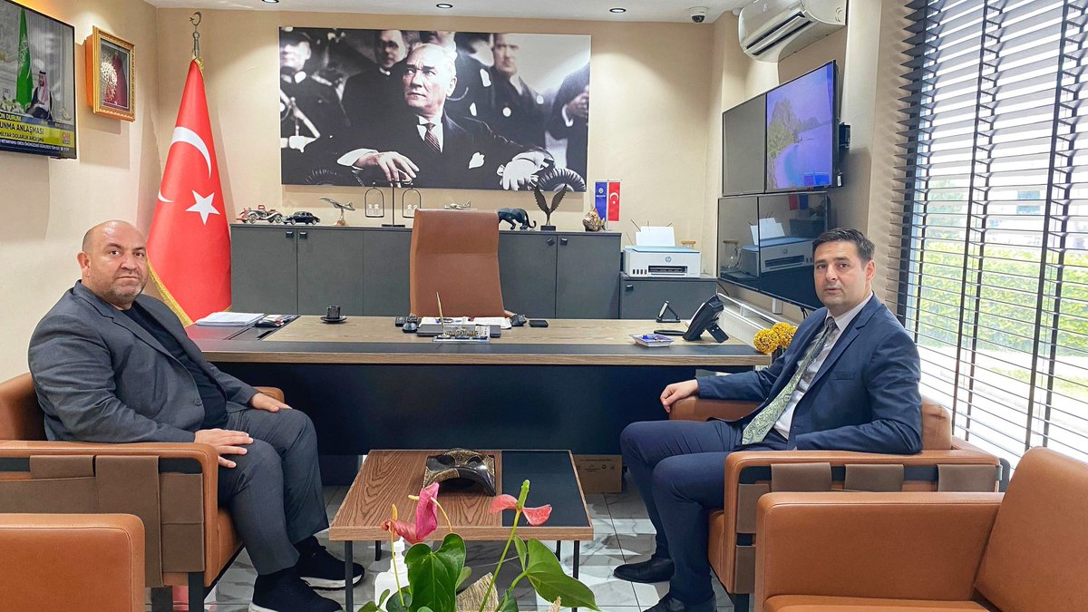 Kaymakamımız Turgay Gülenç,  Inter Acedemy Sahibi Hüseyin Kılavuz’a iade-i ziyarette bulundu. Ziyaret sırasında, eğitim alanında yürütülen çalışmalar ve projeler hakkında değerlendirmelerde bulunuldu.