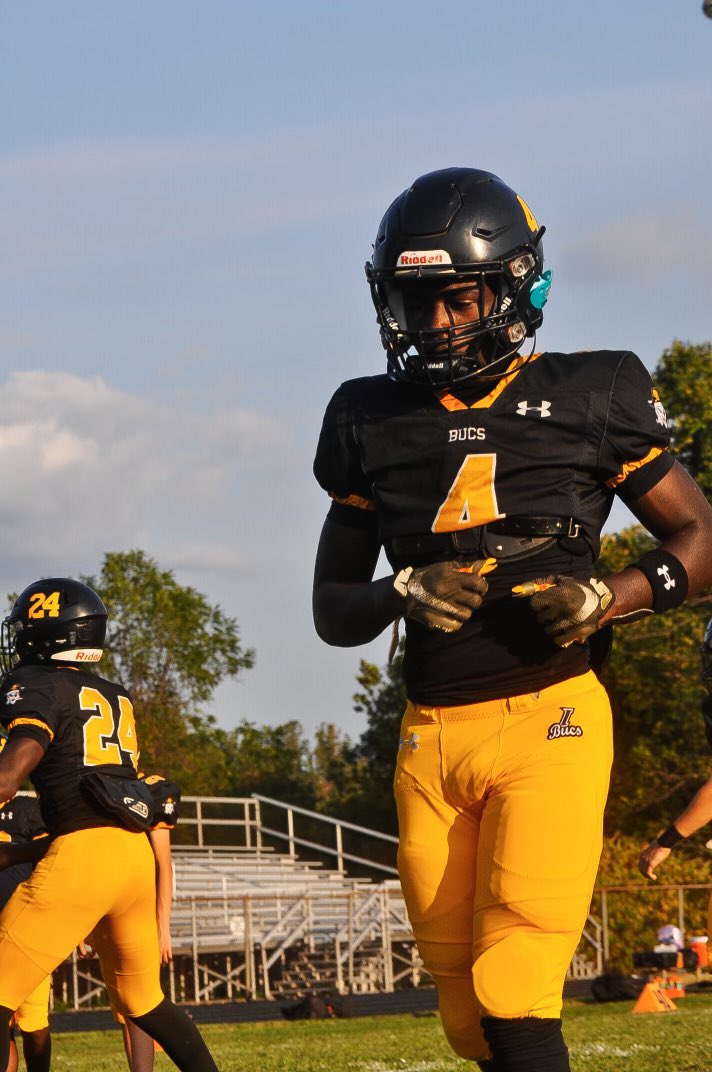 Momodu Rogers 
Class of 27
5’10 
185
hudl.com/v/2Q7iAe
2 games missed 
145 carries 
900 yards