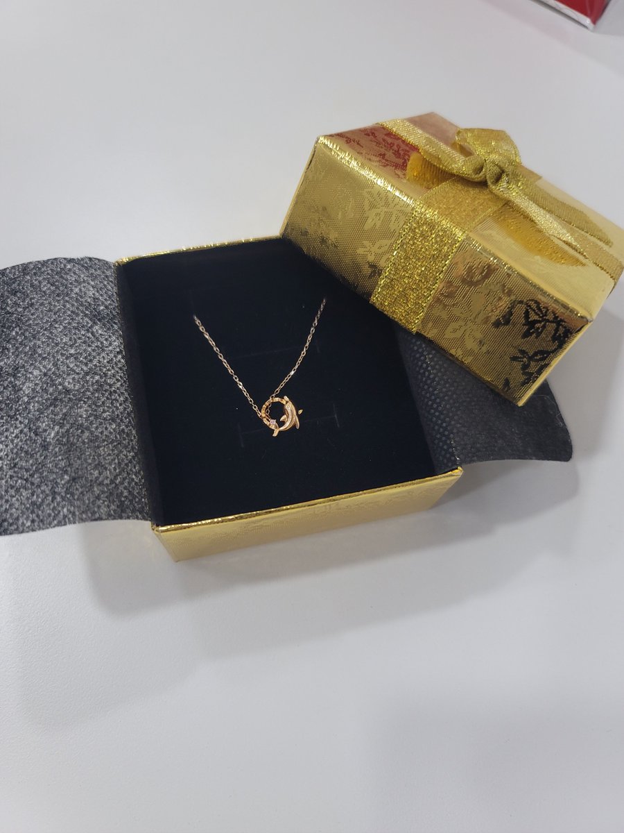 로즈데이인줄도 몰랐는데 깜짝 선물이라니🥰
야간근무한다고 야식까지 들고와주고.. 고마운 마음뿜뿜// 진짜 이렇게 꾸준히 안정적으로 행복할줄이야 👉👈💕
요새 현생이 너무 정신없고 바빠서 힘든데도 버티게 해주는 사람들이 있어서 다행이거있죠//