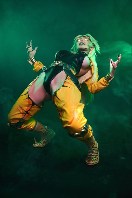 DIO   (who else should I cosplay from jojo?!?) https://t.co/cipVX7zQ7g